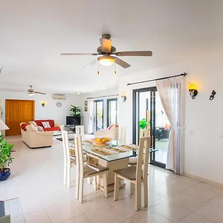 Exclusive 2-Bed Villa In Playa Blanca Adults Only 빌라 플라야블랑카