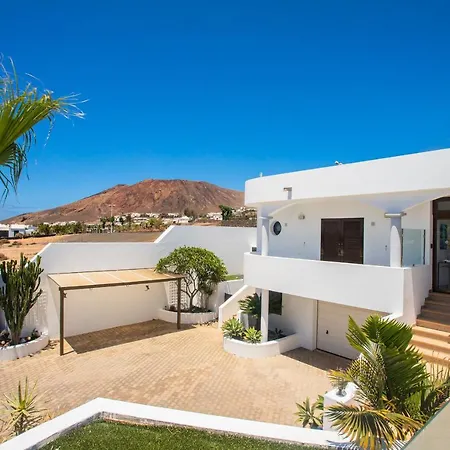 Villa Exclusive 2-Bed Villa In Playa Blanca Adults Only