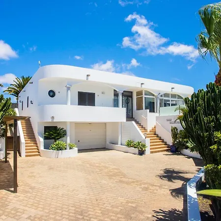 Villa Exclusive 2-Bed Villa In Playa Blanca Adults Only