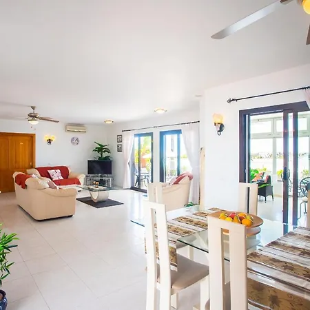 Exclusive 2-Bed Villa In Playa Blanca Adults Only * بلايا بلانكا
